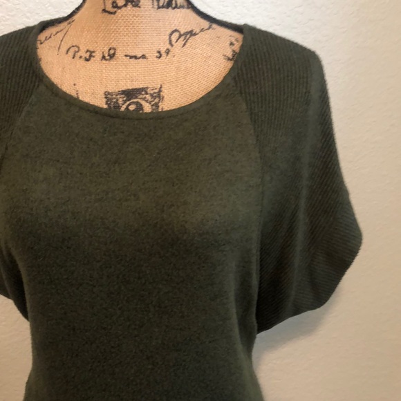 Bobeau Green Top - Picture 3 of 4